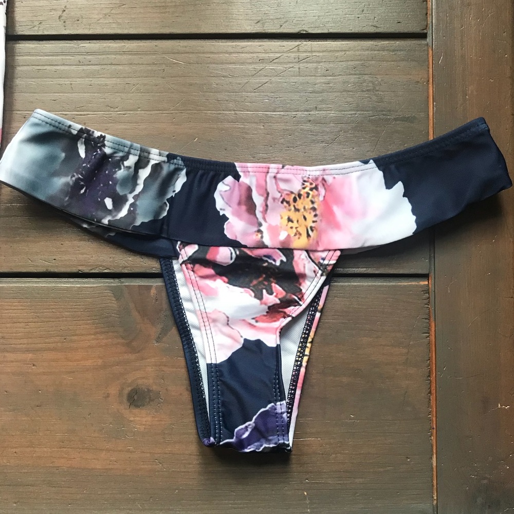 Bikini Set - Picture 2 of 3